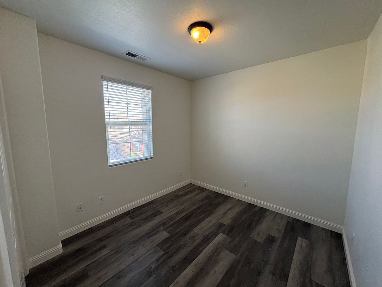 3223 N Memory St - Photo 4 of 31