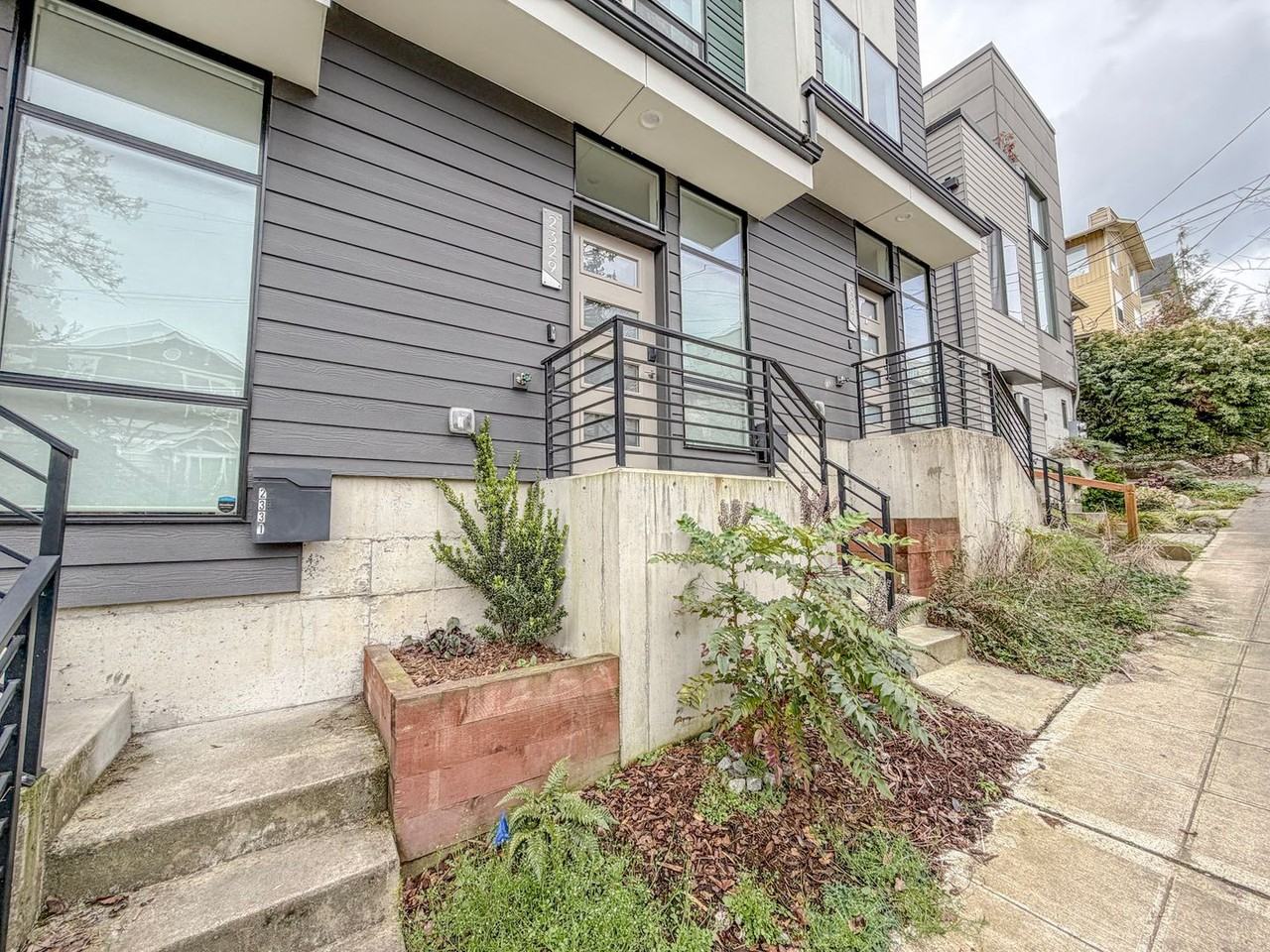 2329 E Denny Way - Photo 2 of 15