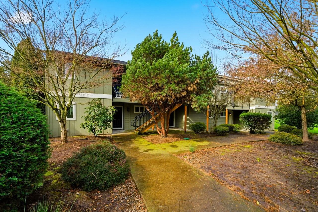 1922 Nw 143rd Ave - Photo 2 of 24