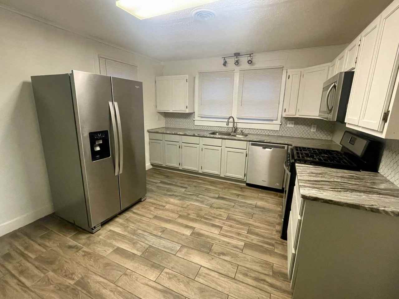 503 1st St - Photo 4 of 12