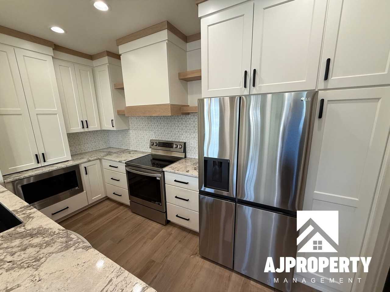 8609 W Shoreline Pl - Photo 2 of 29