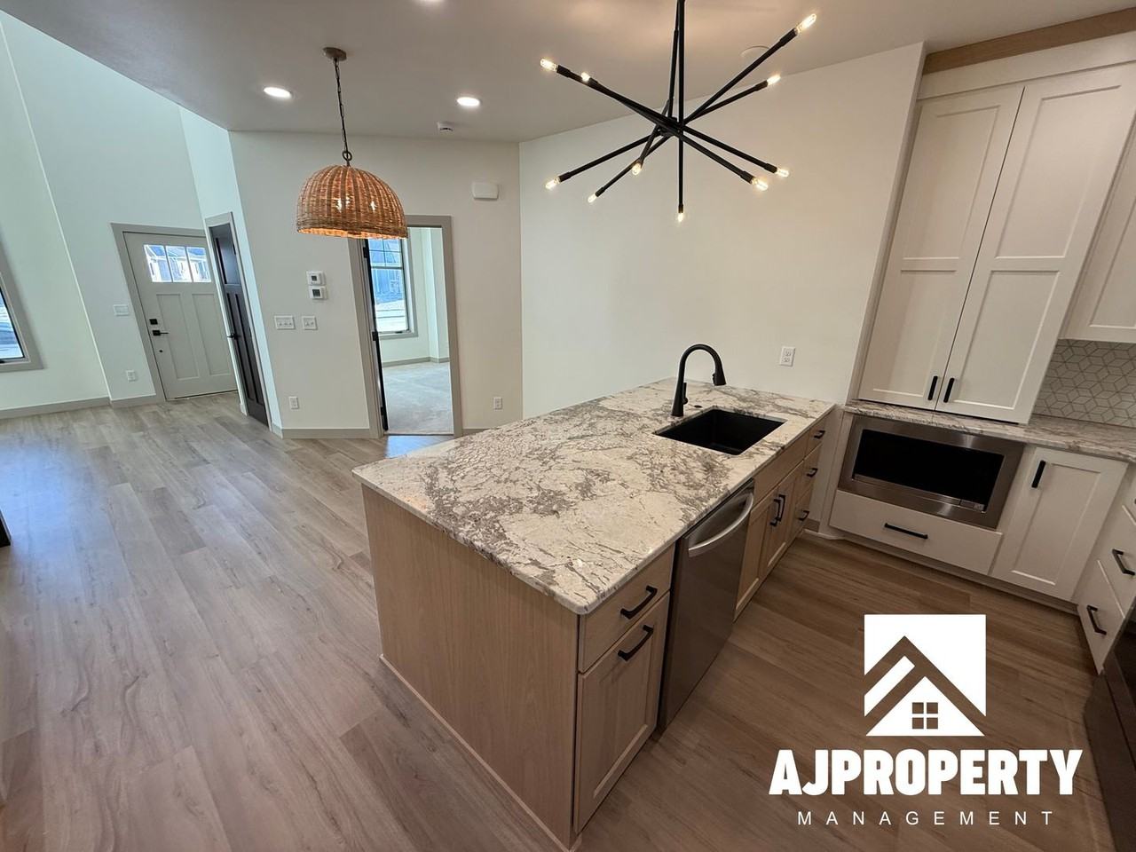 8609 W Shoreline Pl - Photo 3 of 29