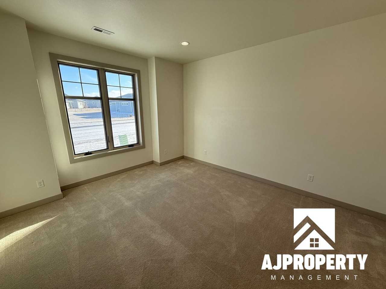 8609 W Shoreline Pl - Photo 7 of 29