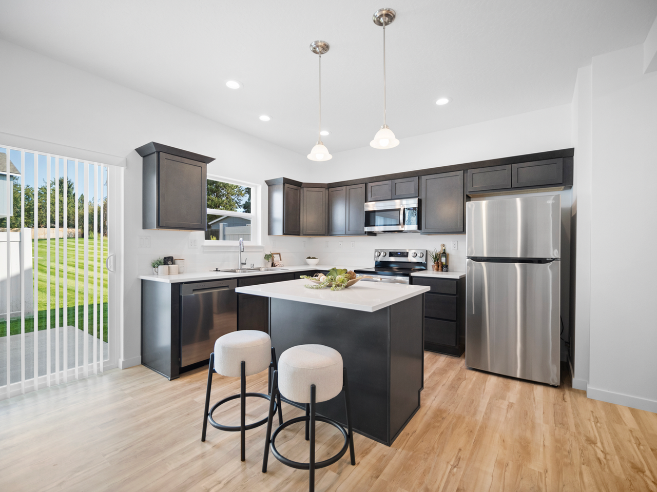 818 E F St #A - Photo 2 of 8