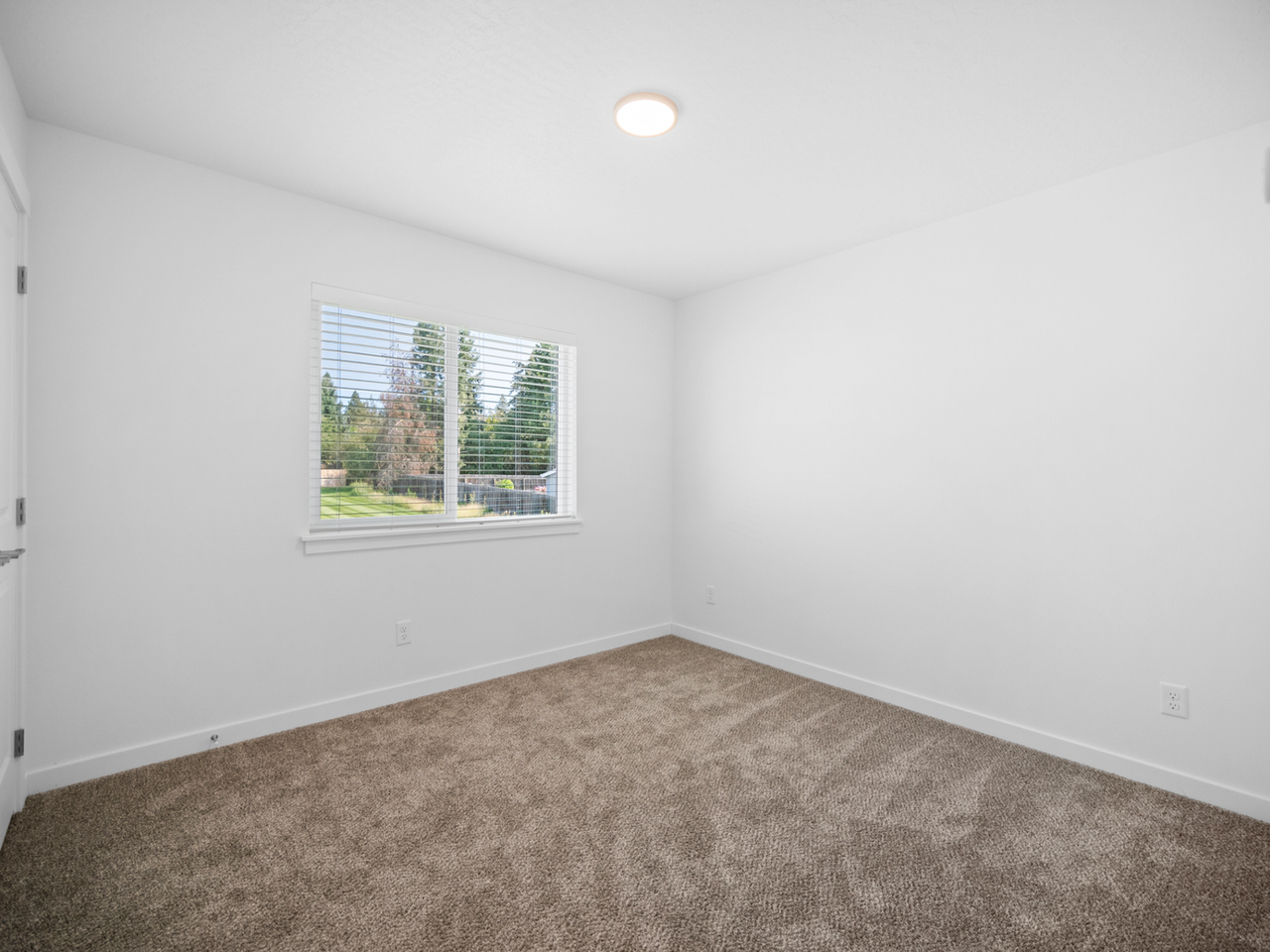 818 E F St #A - Photo 5 of 8