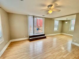 featured image of 119 E Oak St