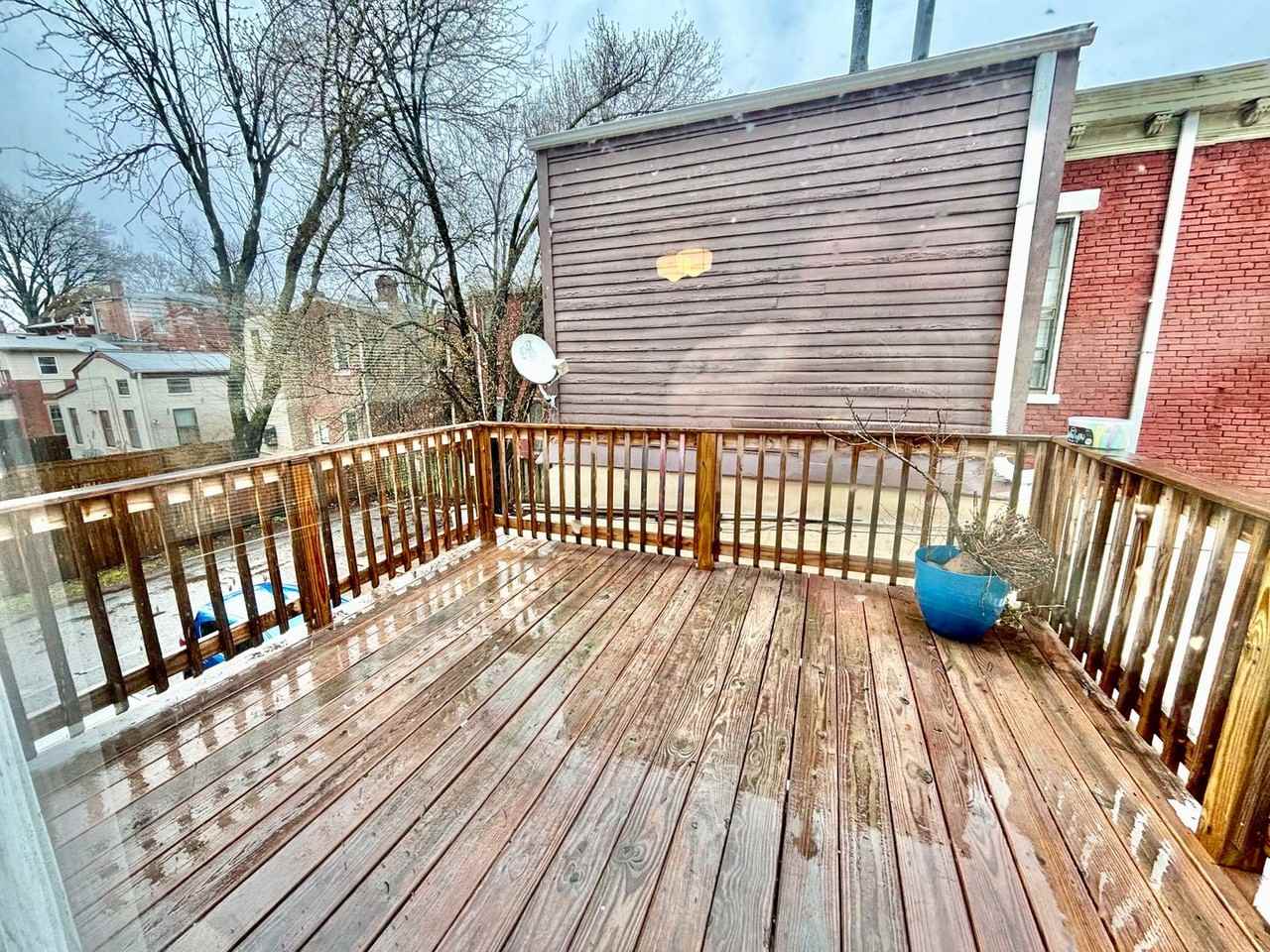 119 E Oak St - Photo 4 of 9
