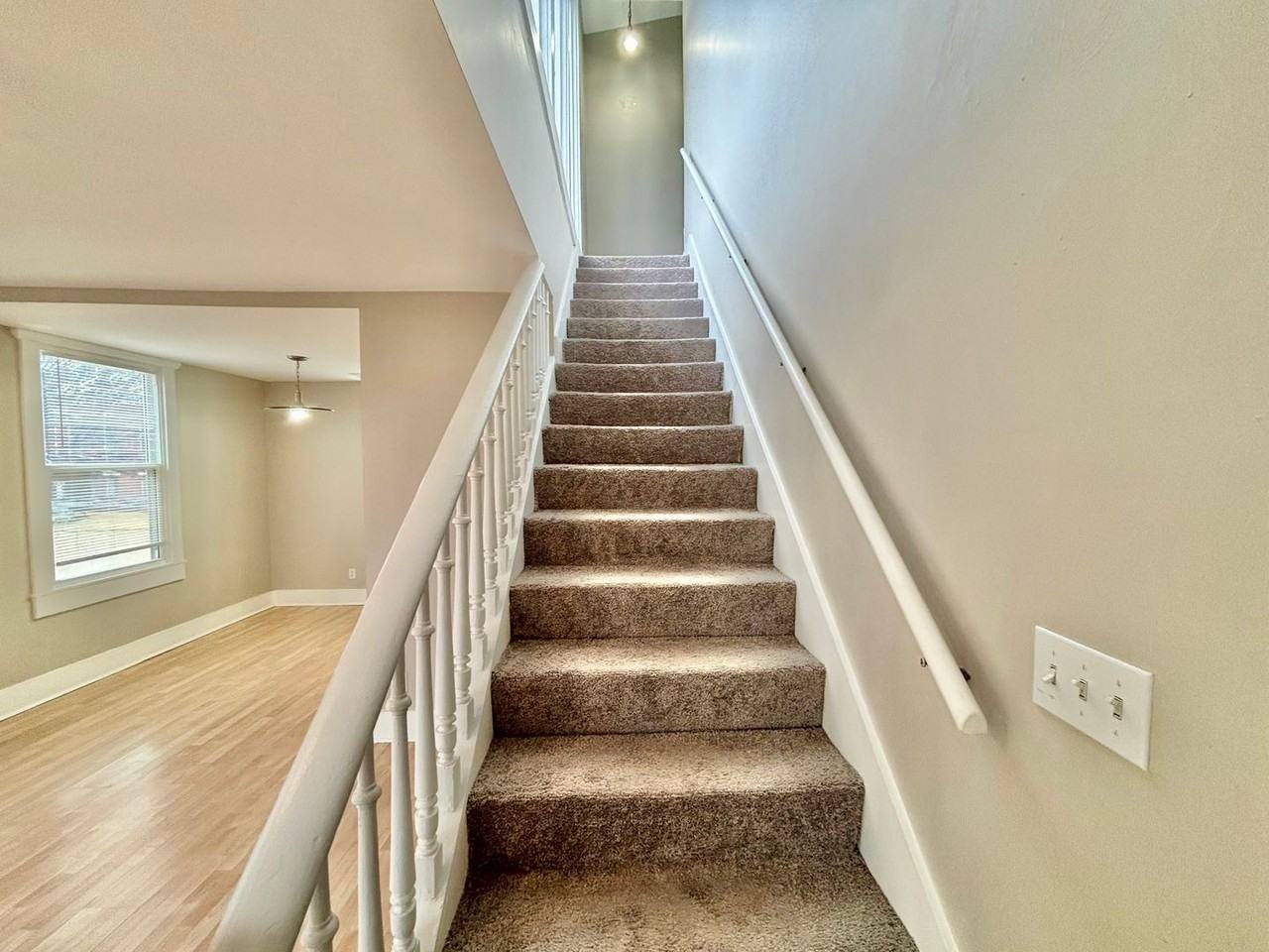 119 E Oak St - Photo 5 of 9
