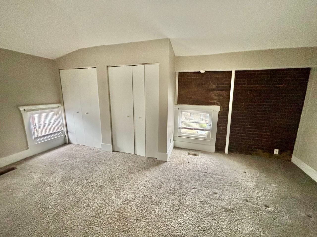 119 E Oak St - Photo 6 of 9
