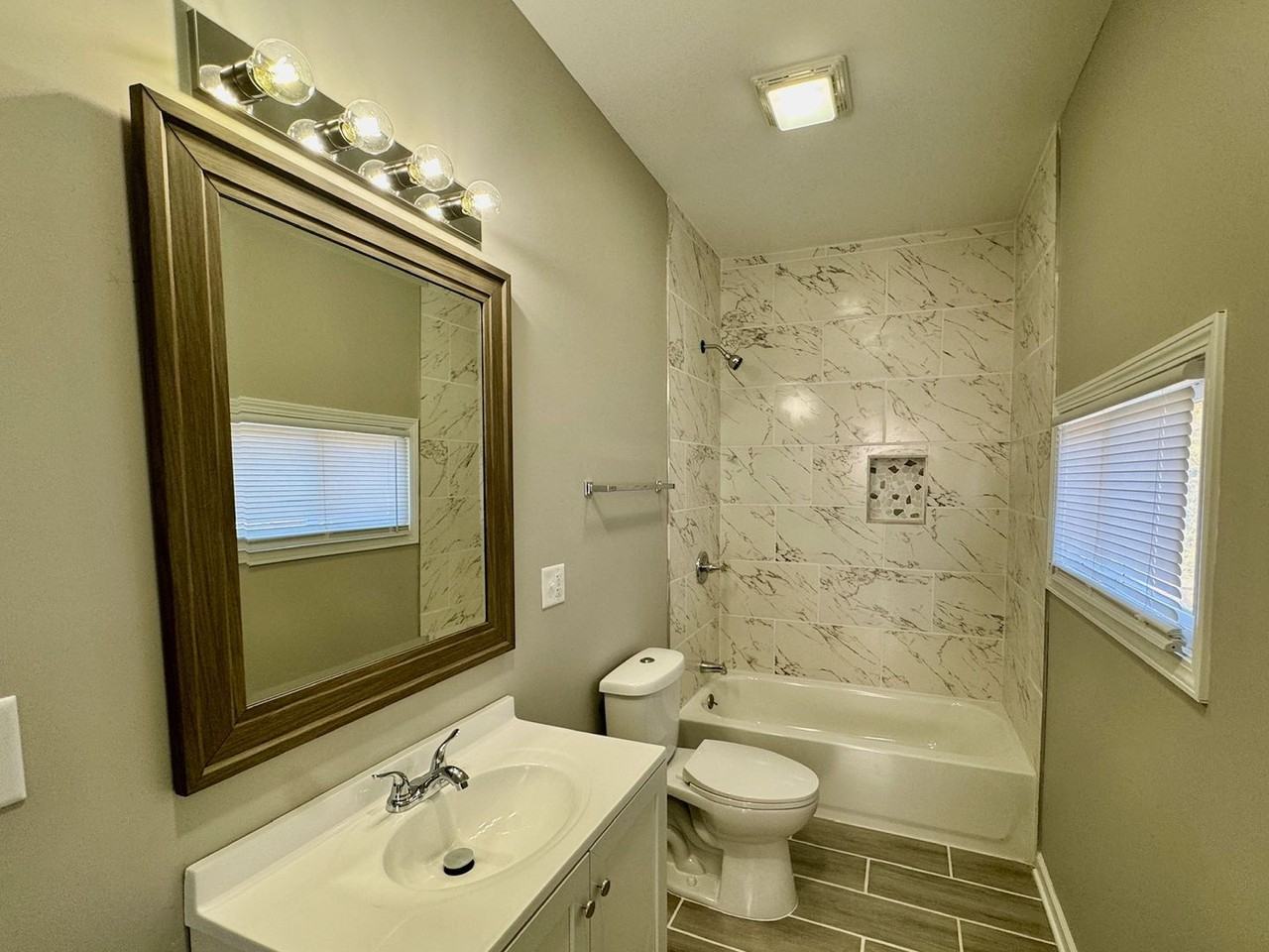 4725 Southern Pkwy #1 - Photo 6 of 17