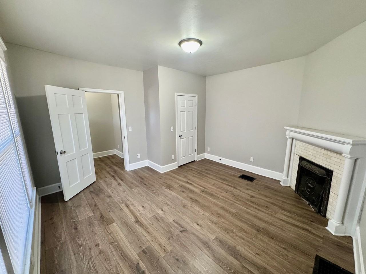 4725 Southern Pkwy #1 - Photo 6 of 17