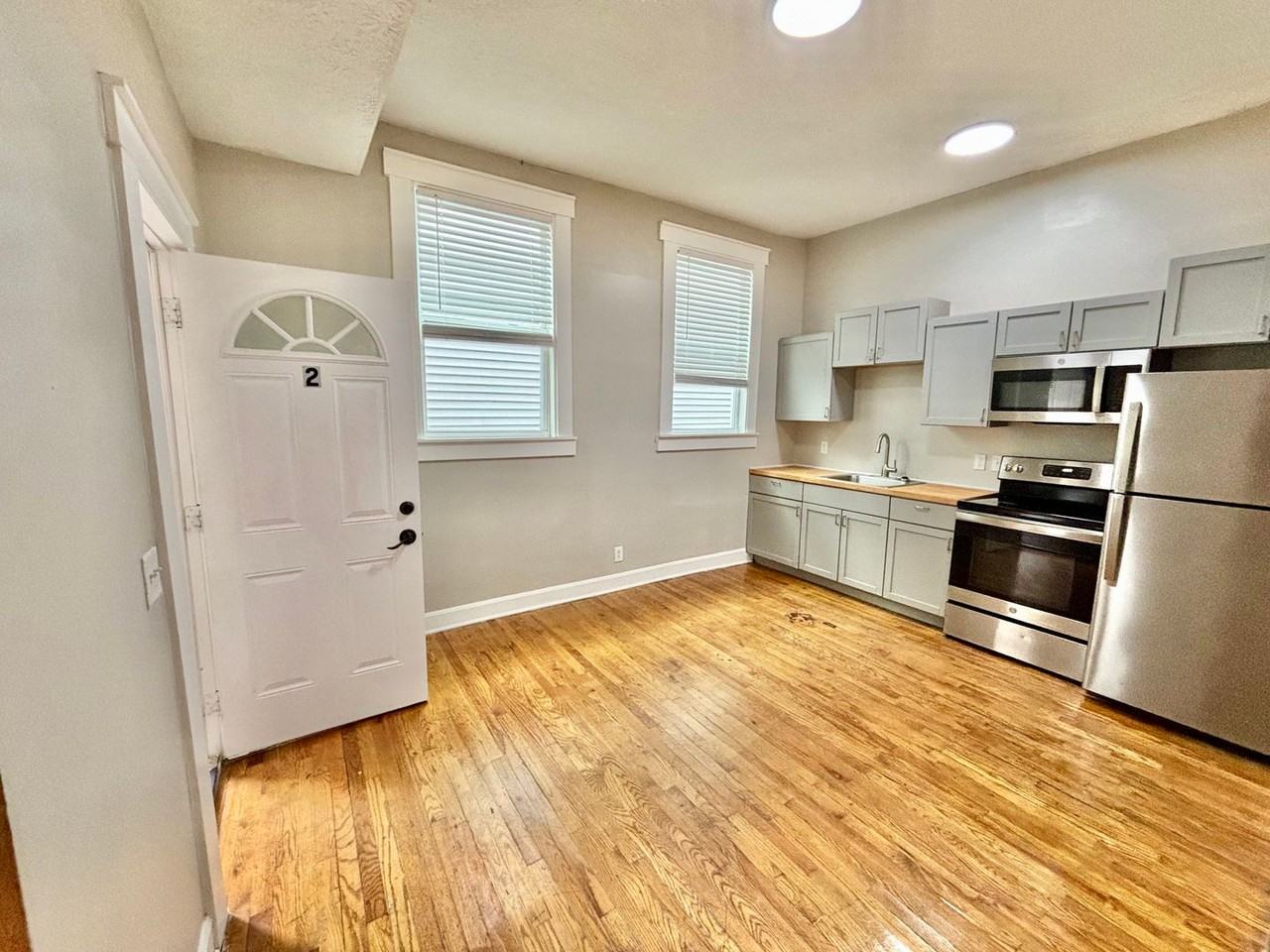 1206 S Preston St - Photo 2 of 6