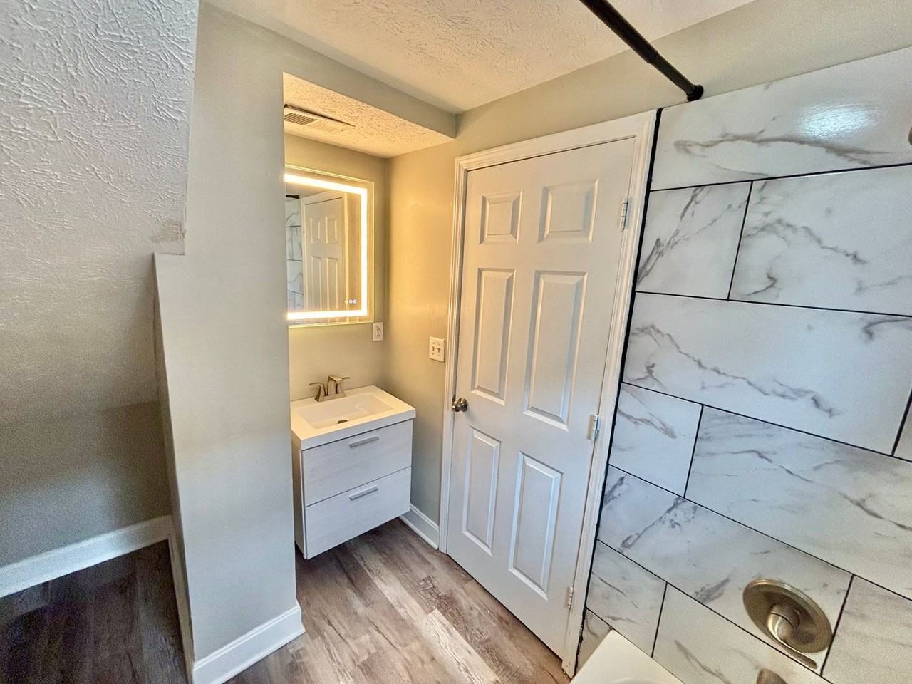 1206 S Preston St - Photo 3 of 6