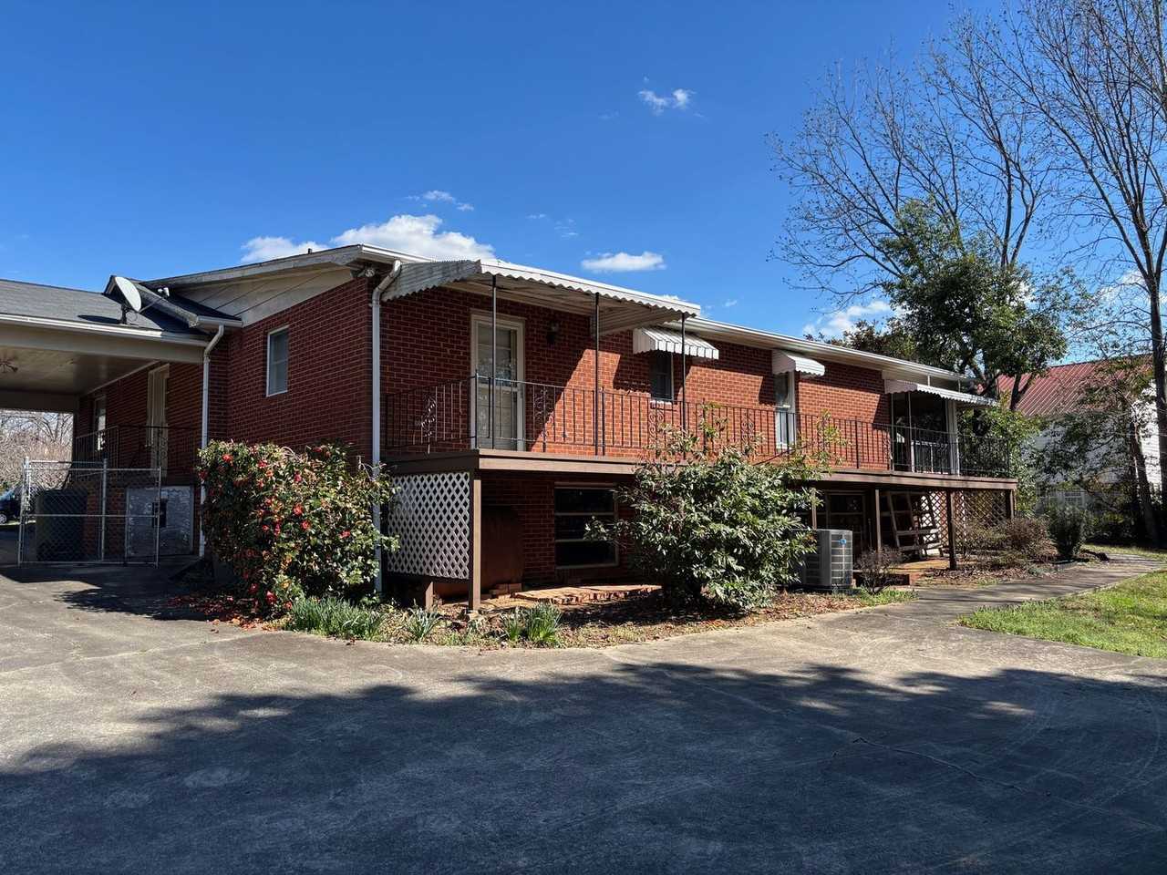 922 S Cox St - Photo 2 of 39