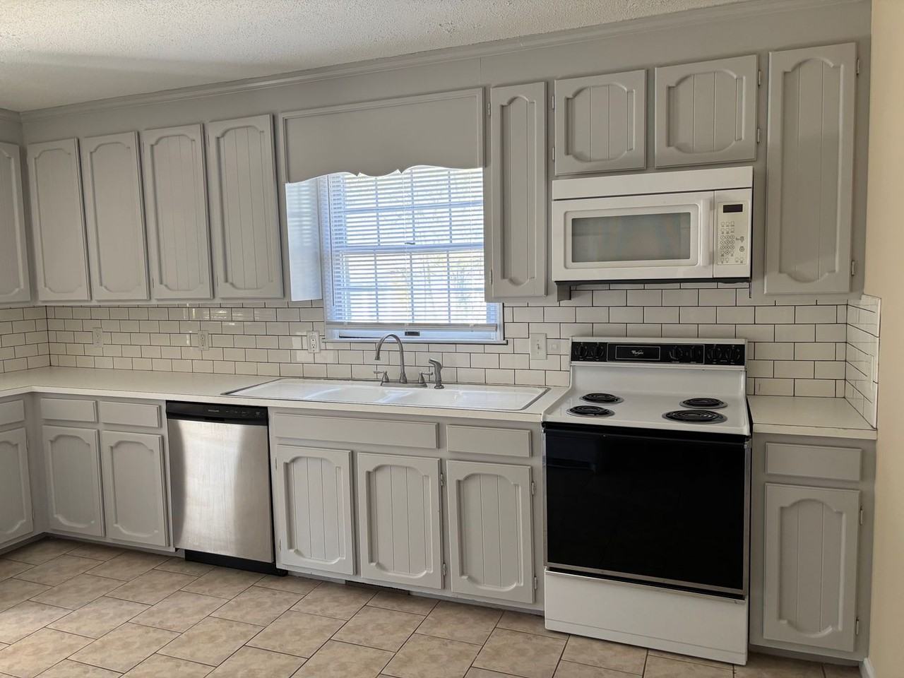 922 S Cox St - Photo 6 of 39