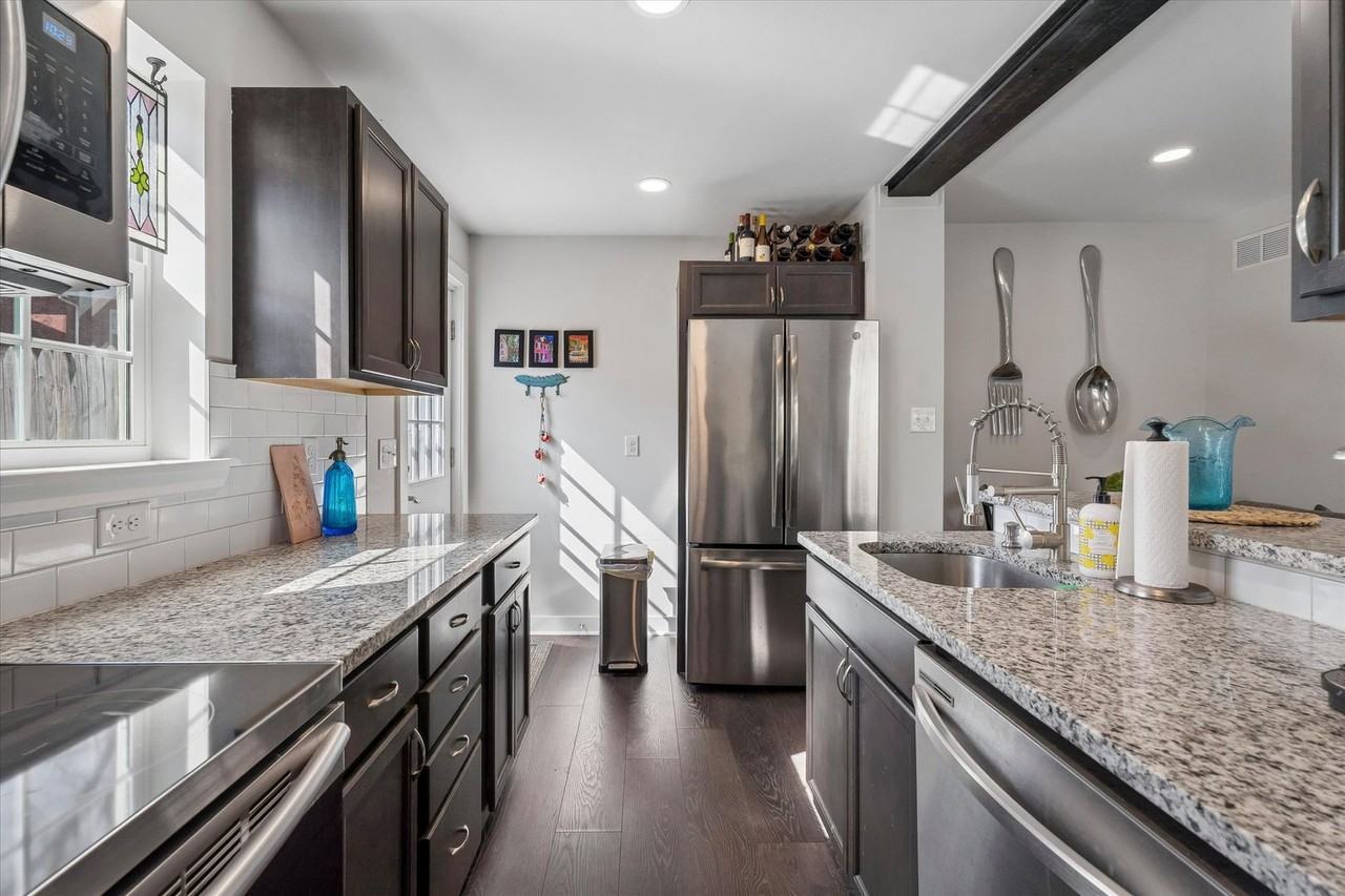 324 Prospect St - Photo 6 of 15