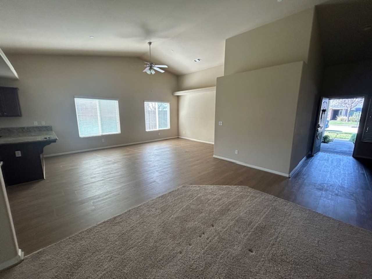 3054 Foster Ct - Photo 4 of 17