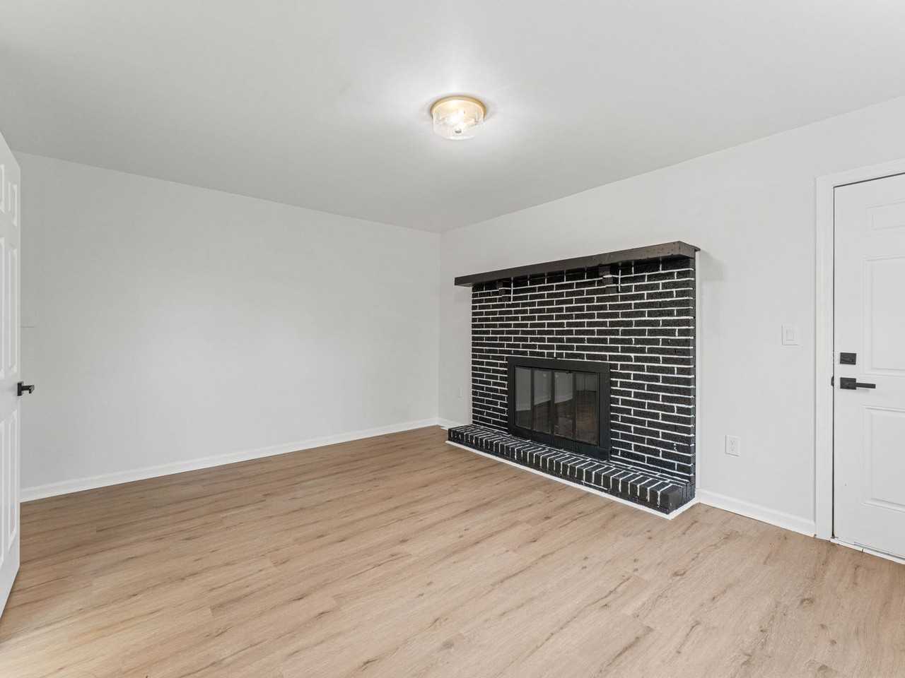 216 S 3rd St - Photo 6 of 29