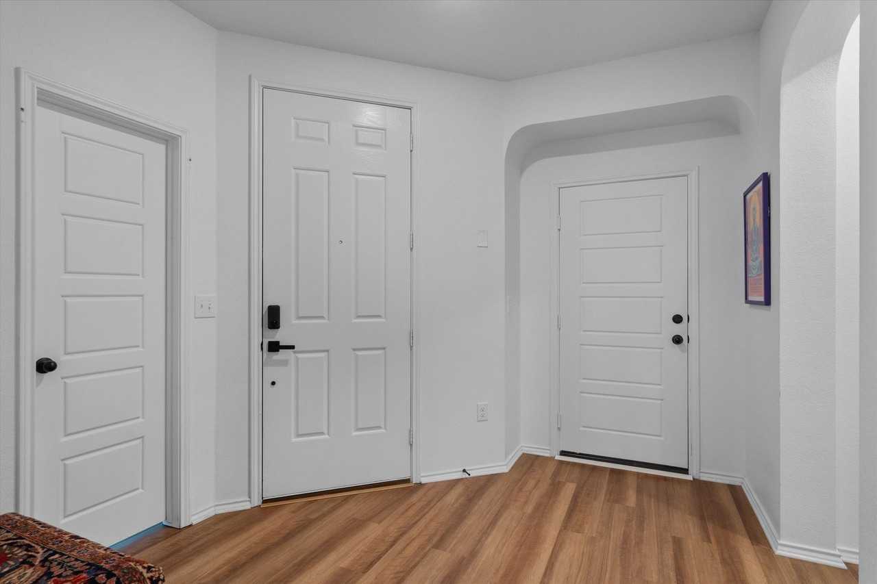 6408 Wagon Spring St - Photo 4 of 36