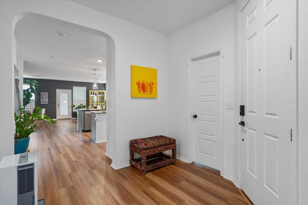 6408 Wagon Spring St - Photo 5 of 36