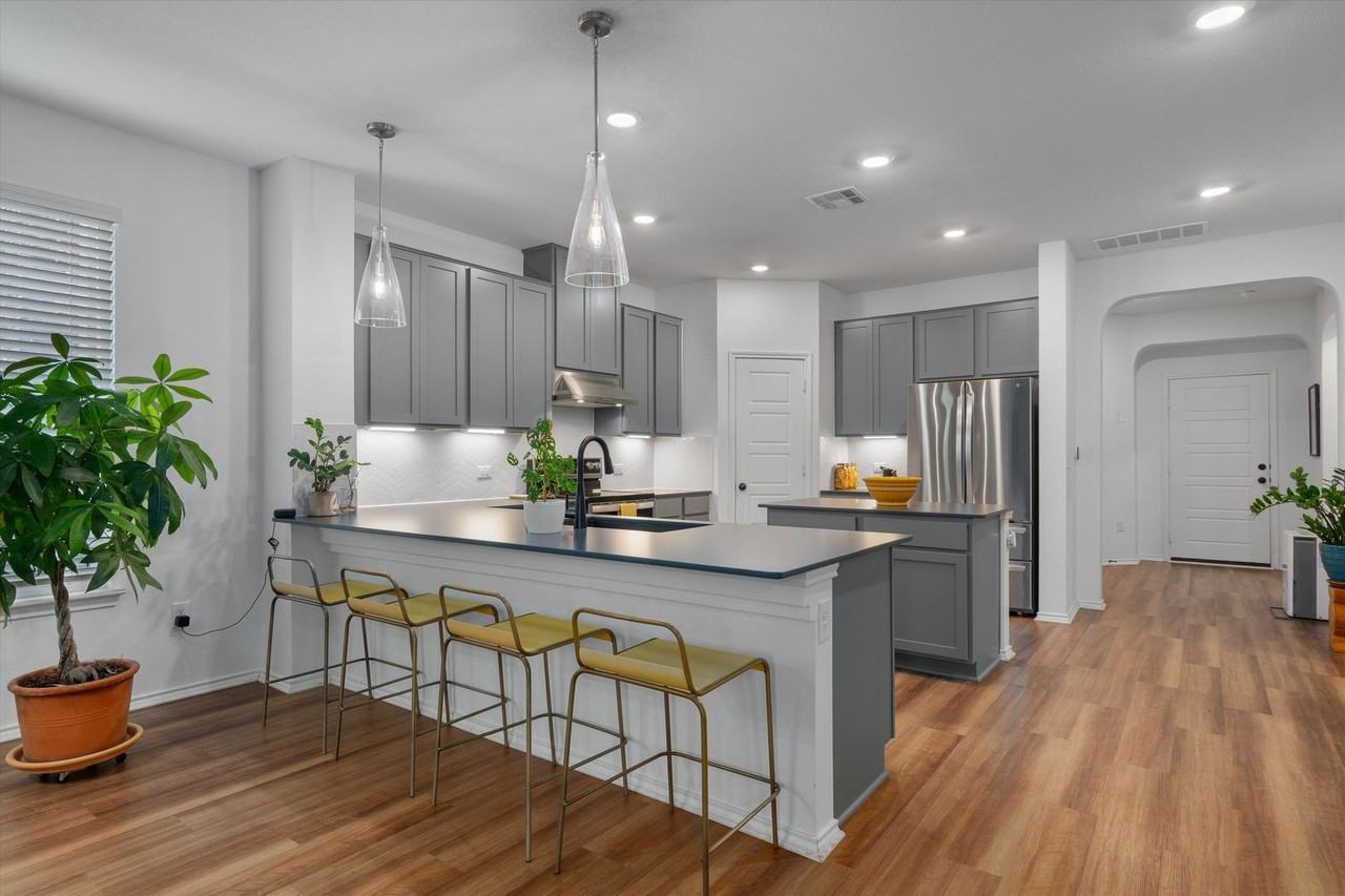 6408 Wagon Spring St - Photo 7 of 36