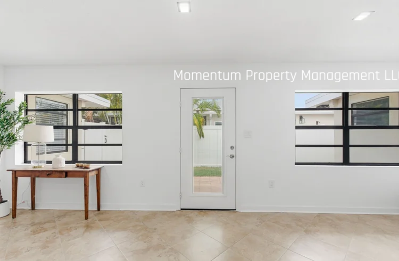 2452 Baywood Dr E - Photo 5 of 20