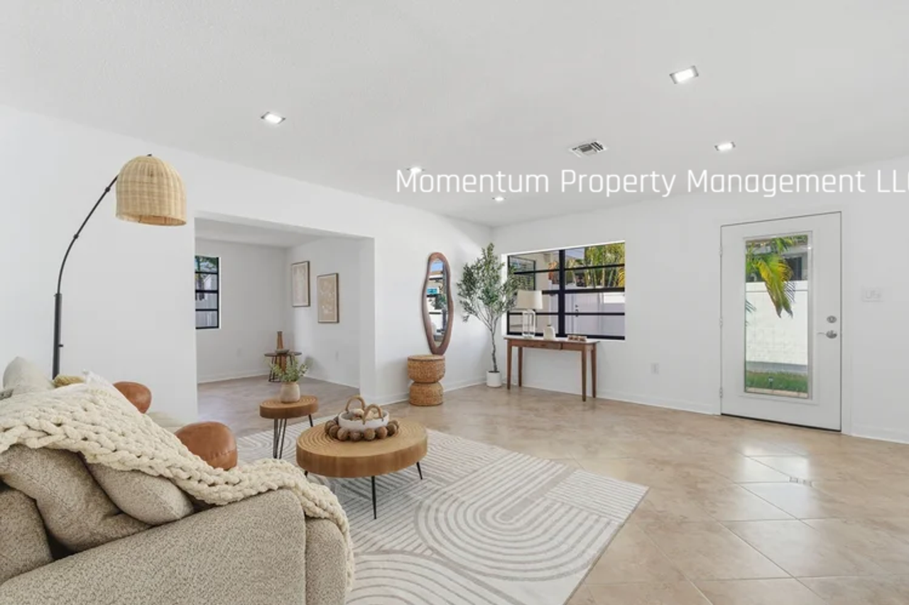 2452 Baywood Dr E - Photo 7 of 20