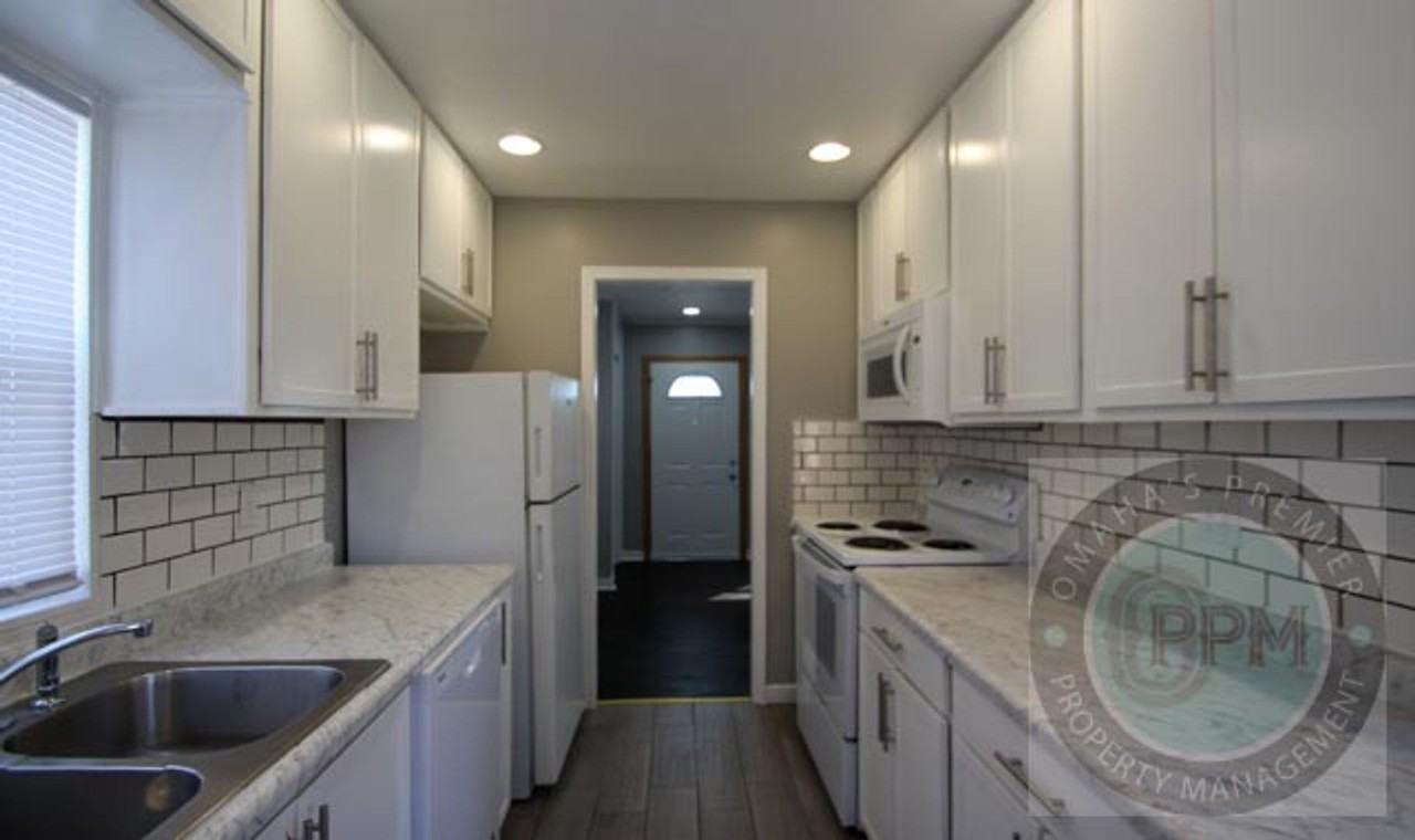 7704 Webster St - Photo 2 of 25