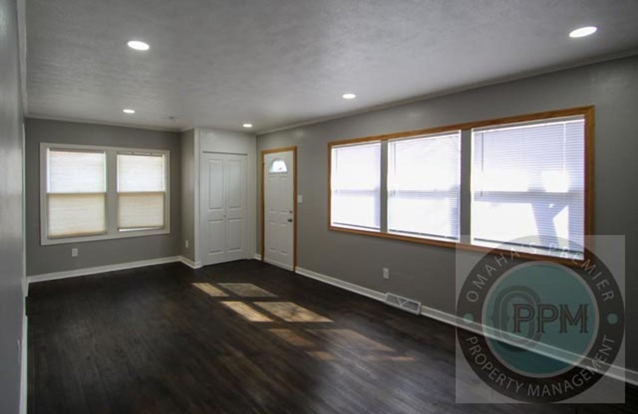 7704 Webster St - Photo 5 of 25