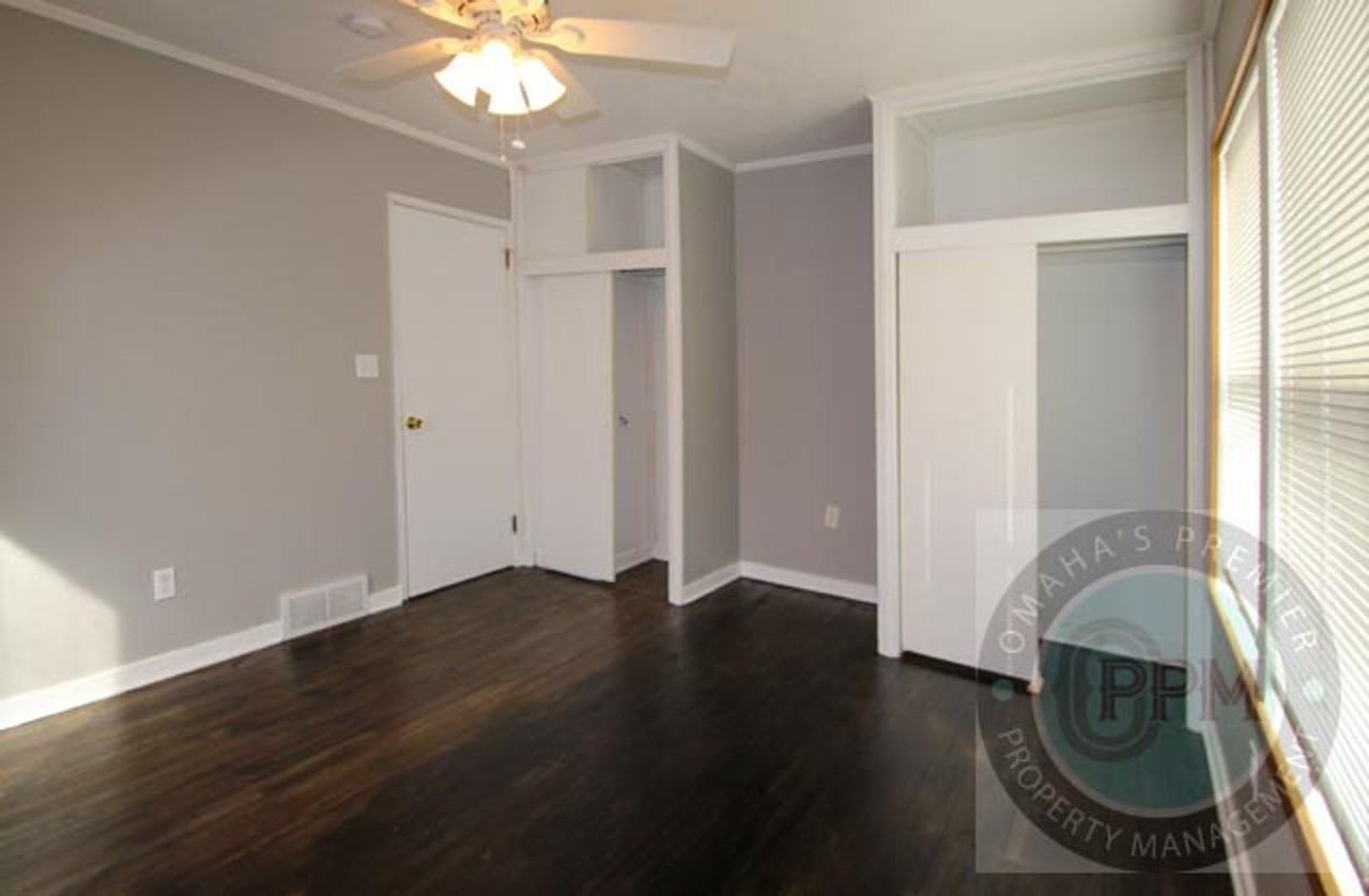 7704 Webster St - Photo 6 of 25