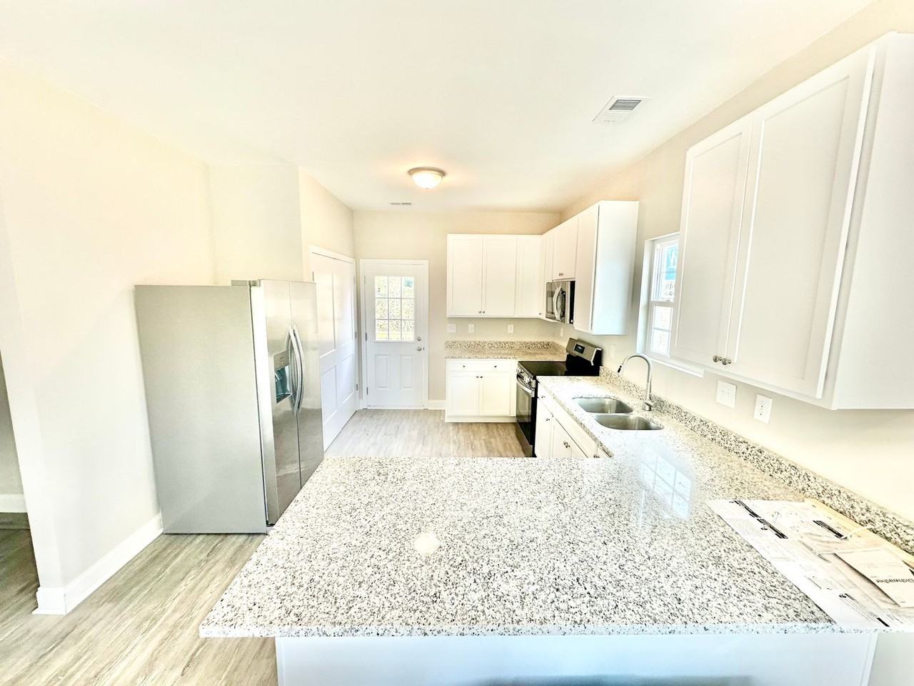 416 S Confederate Ave - Photo 3 of 27