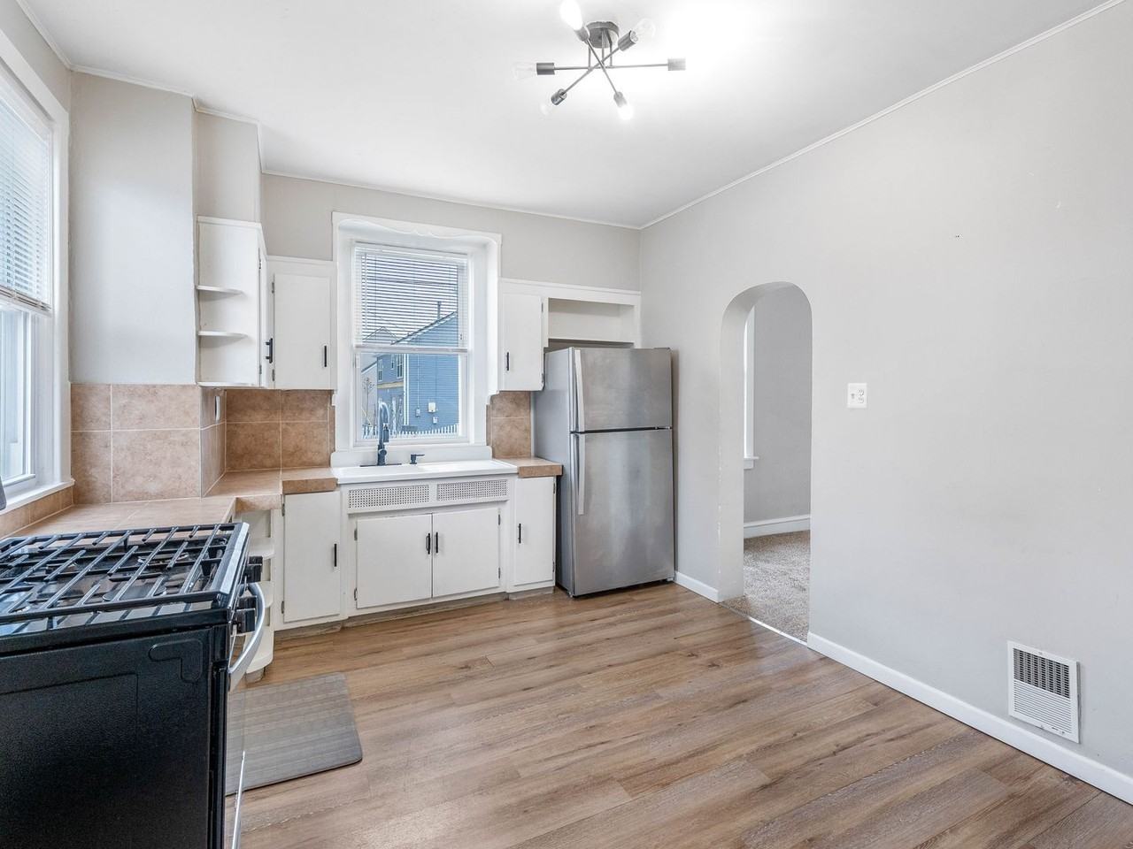 858 Market St - Photo 6 of 23