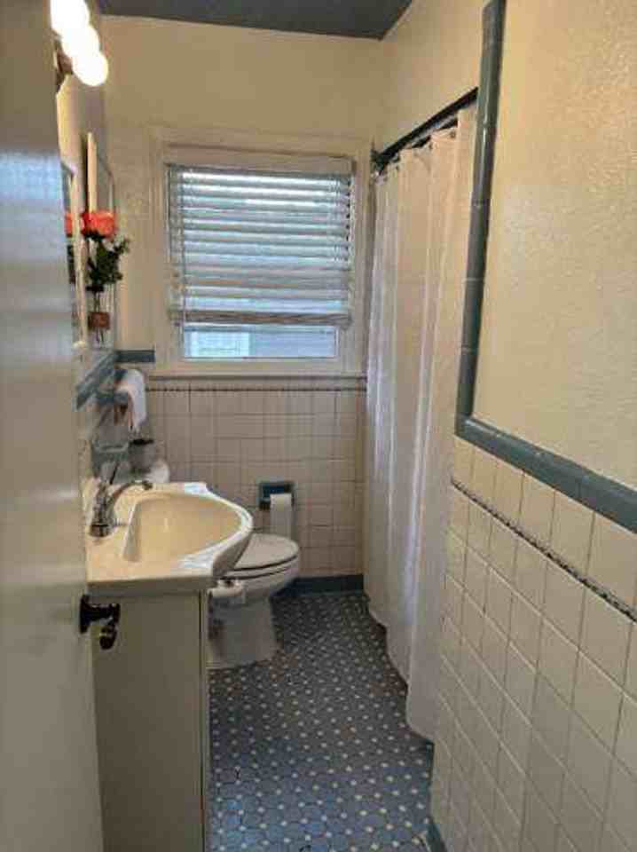 312 Terrace St - Photo 7 of 25