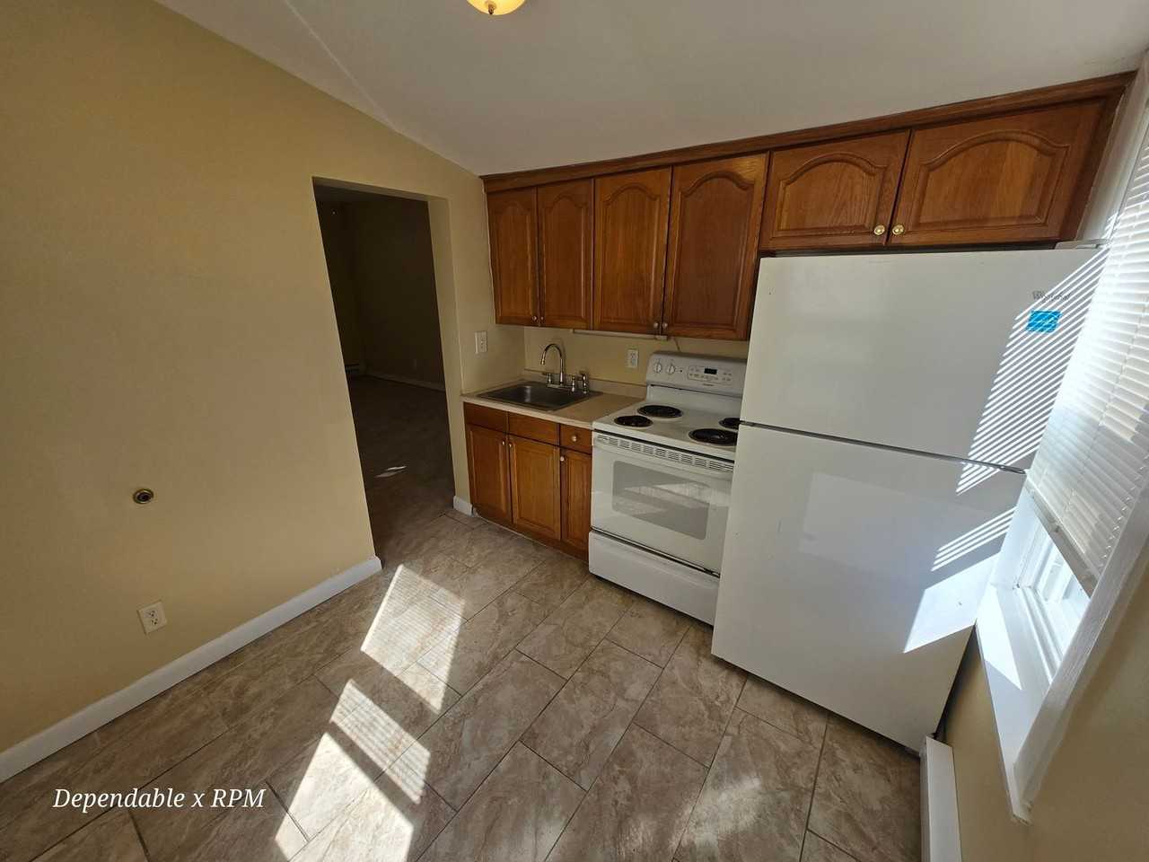 1416 Hyde Park Ave - Photo 2 of 6