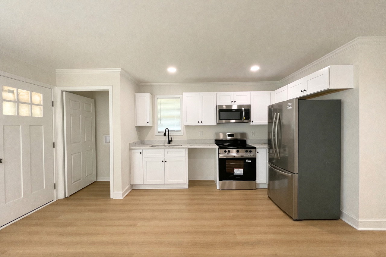 549 N Peter St - Photo 3 of 10