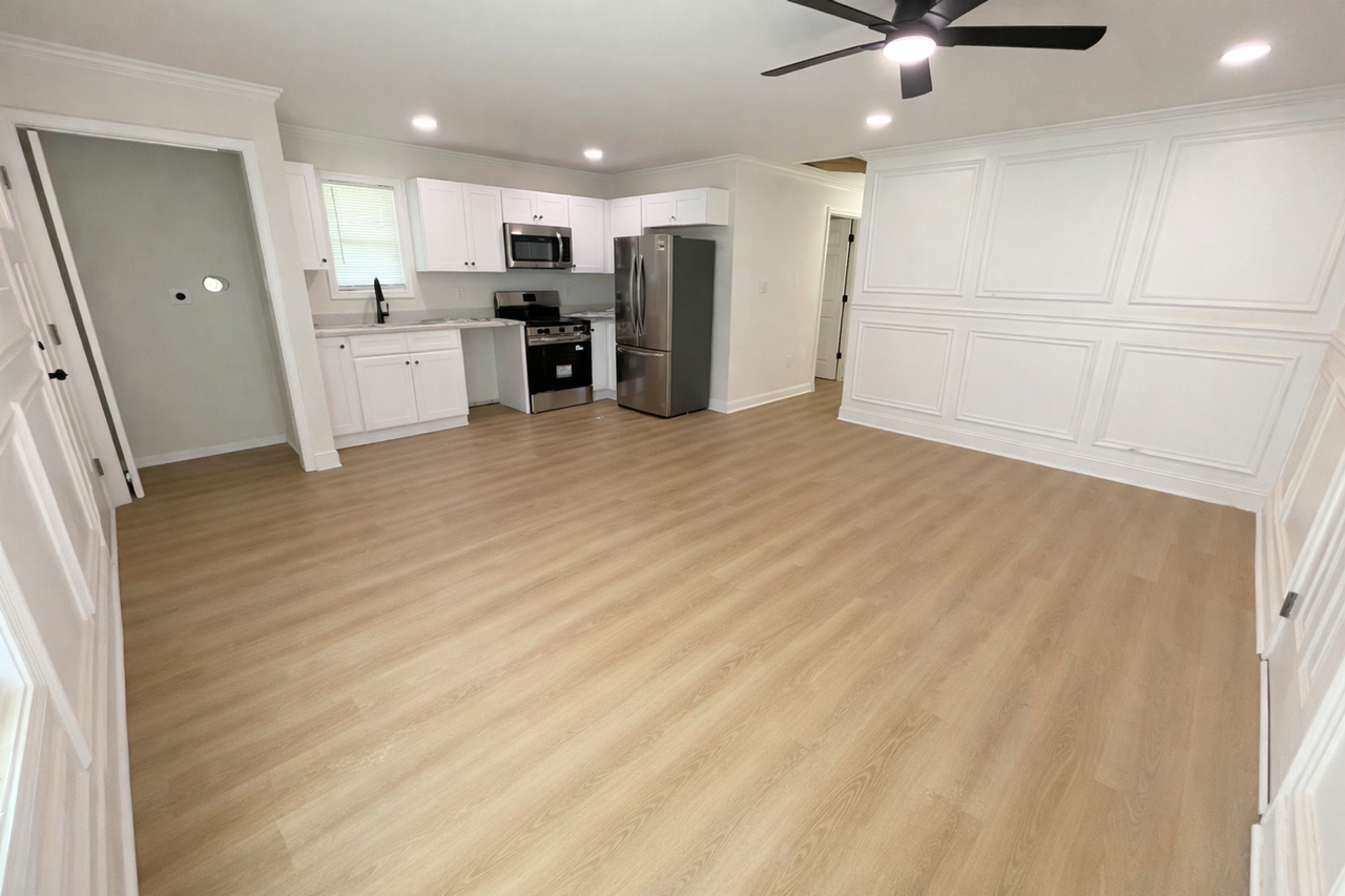 549 N Peter St - Photo 4 of 10