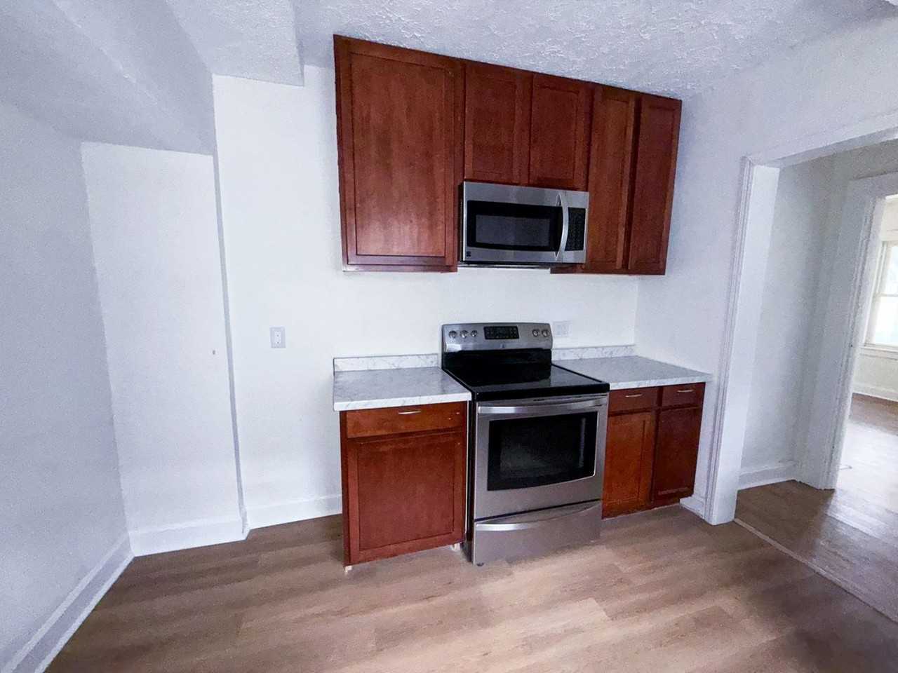 2143 Leonard Ave - Photo 6 of 17