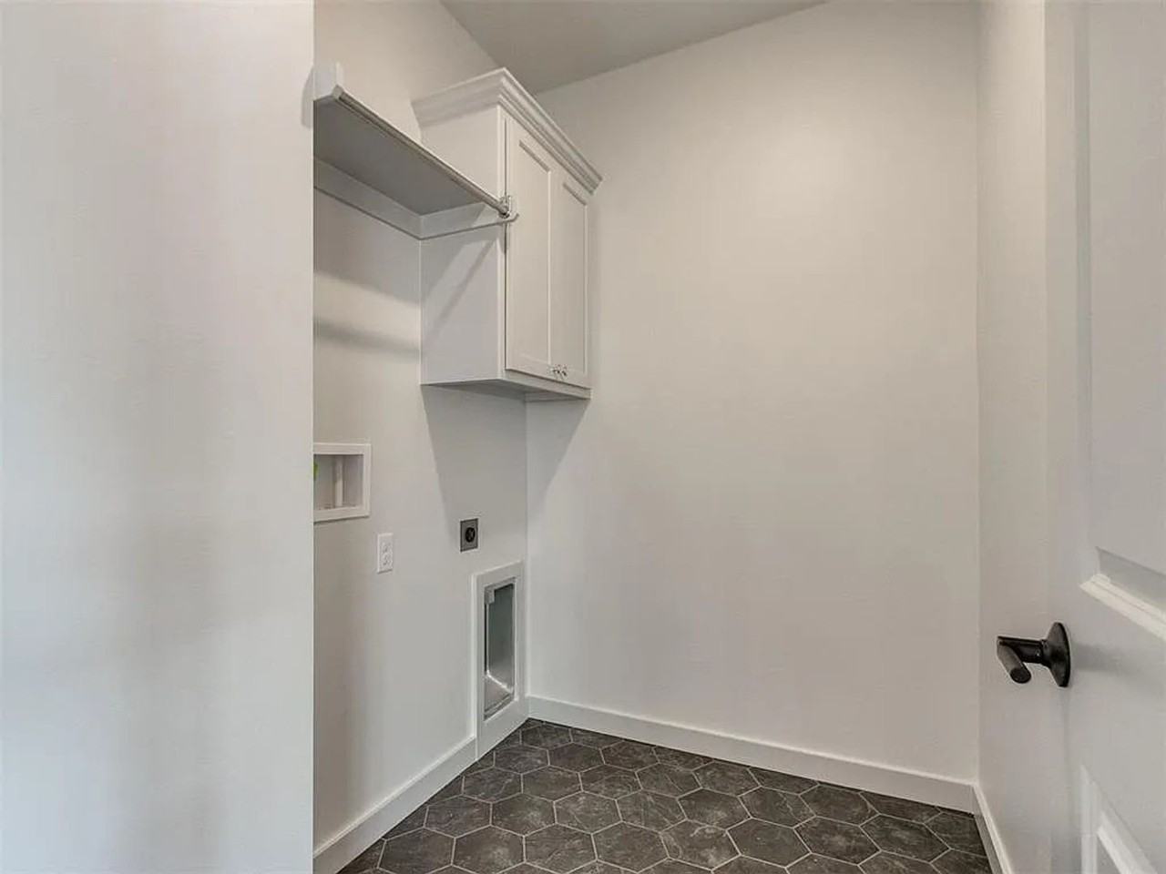 4601 Olivera St - Photo 4 of 30