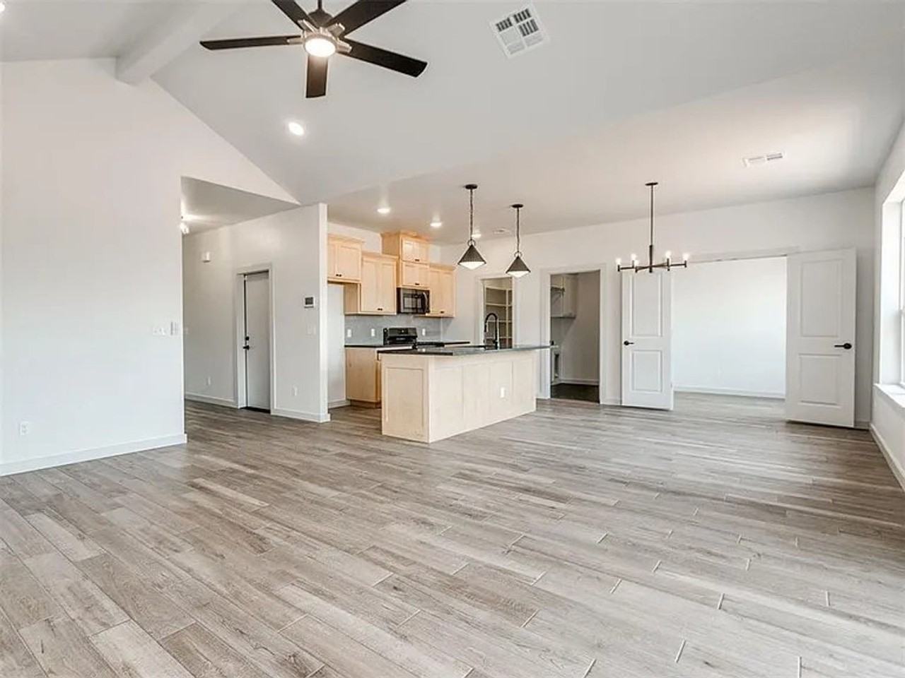 4601 Olivera St - Photo 5 of 30