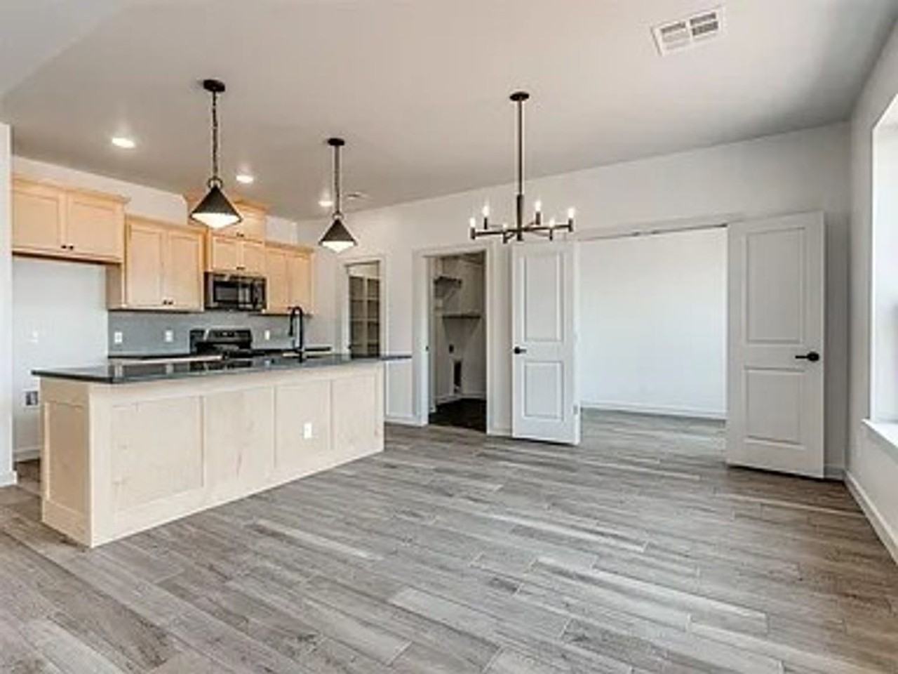 4601 Olivera St - Photo 7 of 30