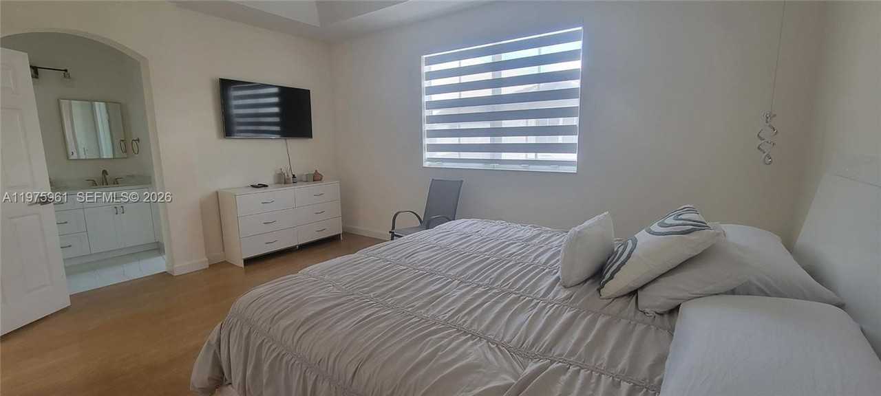 11476 Nw 77th Ln - Photo 5 of 10