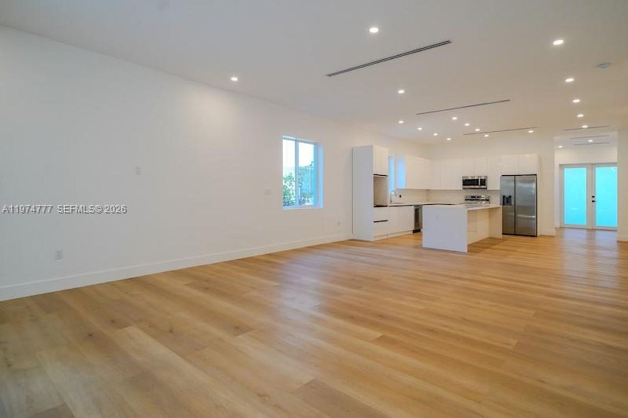 112 Nw 24th Ct - Photo 2 of 20