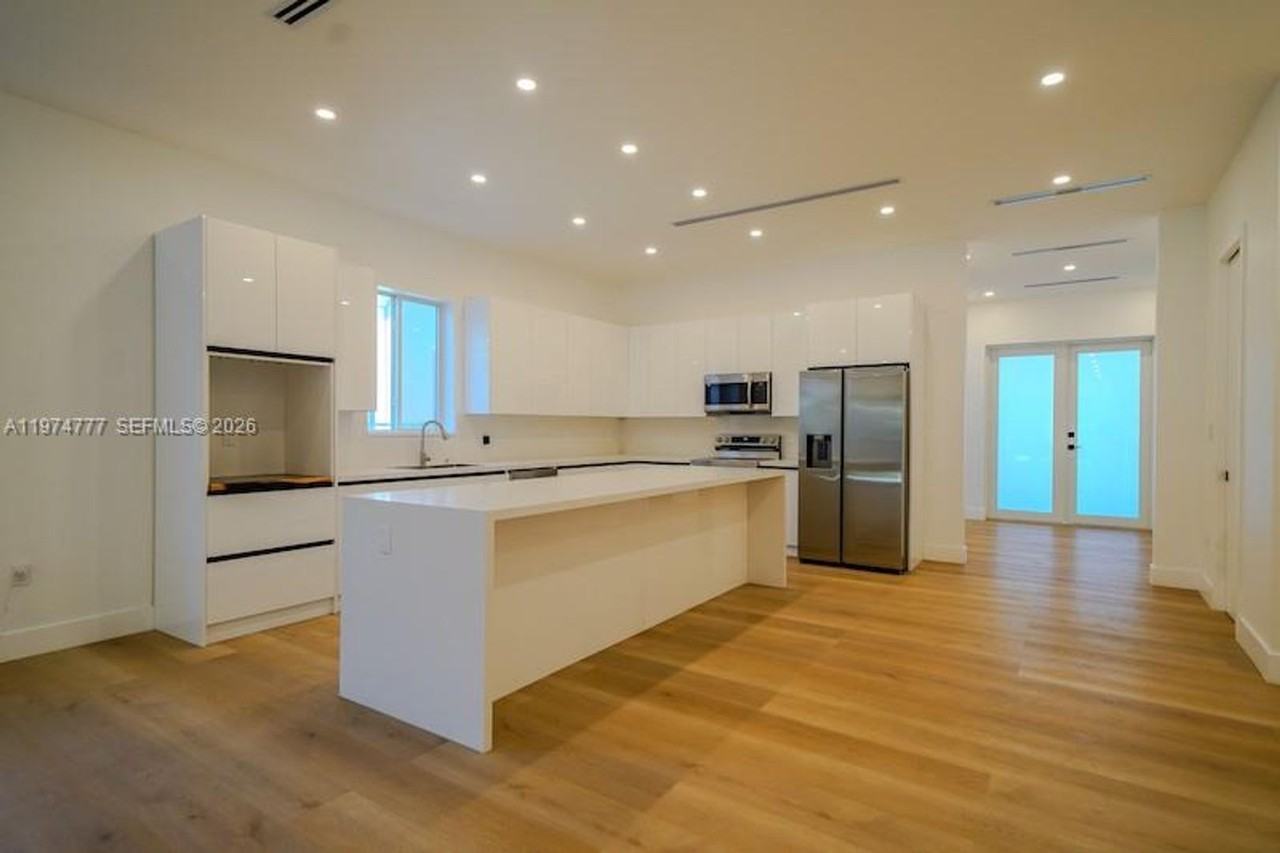 112 Nw 24th Ct - Photo 3 of 20