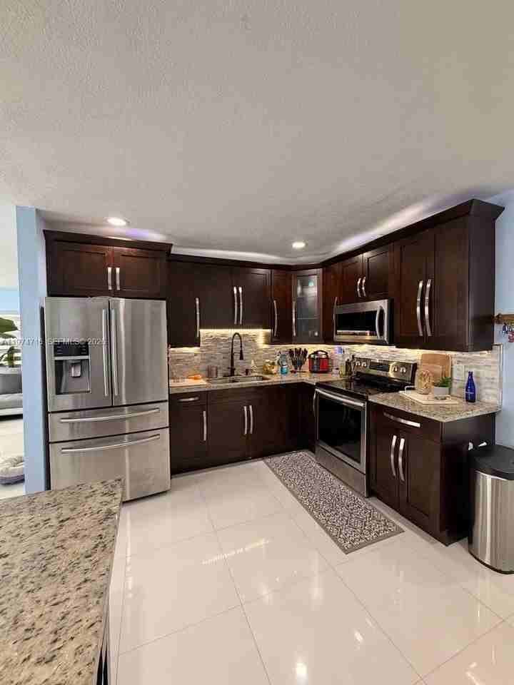 1461 Nw 137th St - Photo 2 of 18