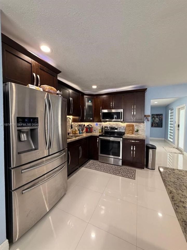 1461 Nw 137th St - Photo 3 of 18