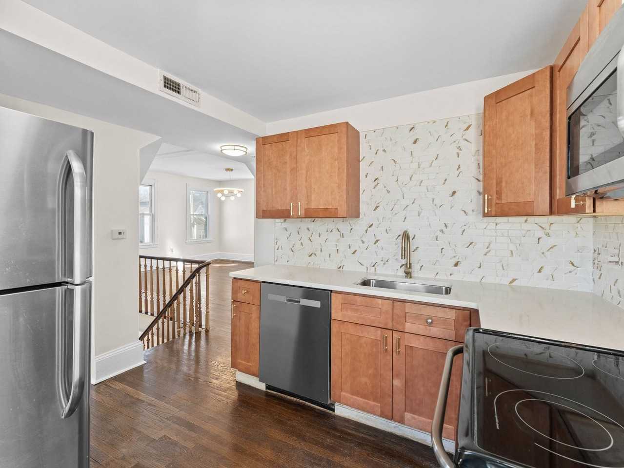 513 Broad St - Photo 4 of 26