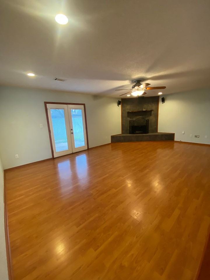 9313 Houston St - Photo 2 of 11