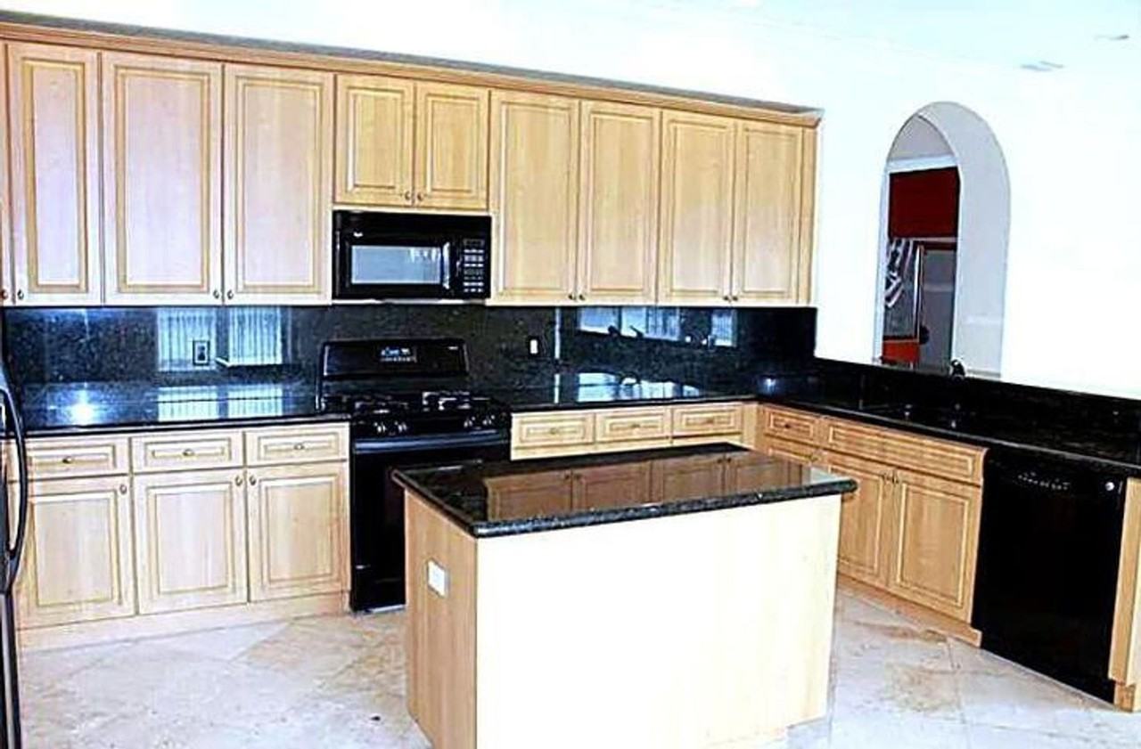 1257 Beacon Cir - Photo 2 of 14