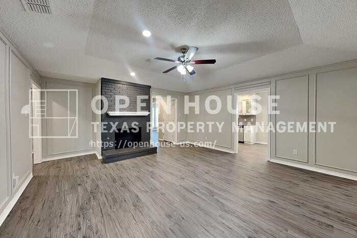 1512 Raleigh Dr - Photo 4 of 26