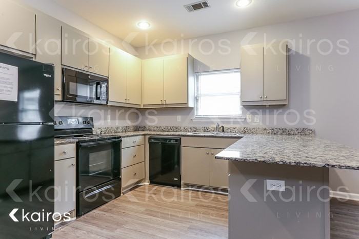 2115 Perry St #B - Photo 4 of 14